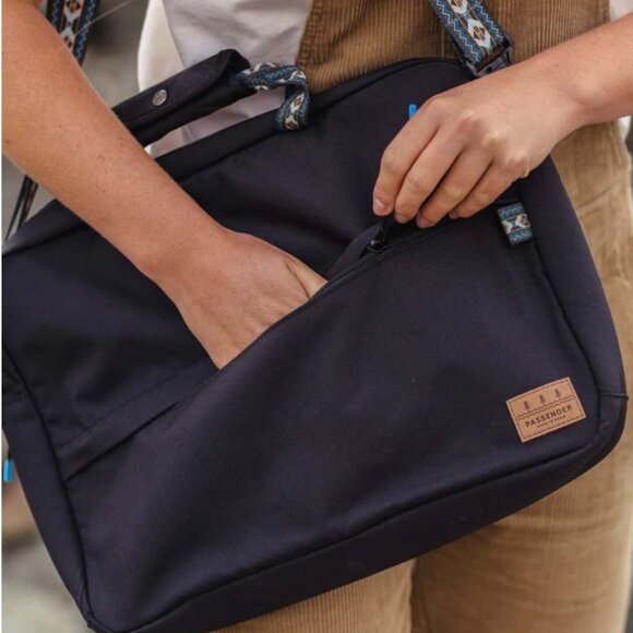 Passenger Recycled Messenger Bag NWOT - Picture 2 of 6